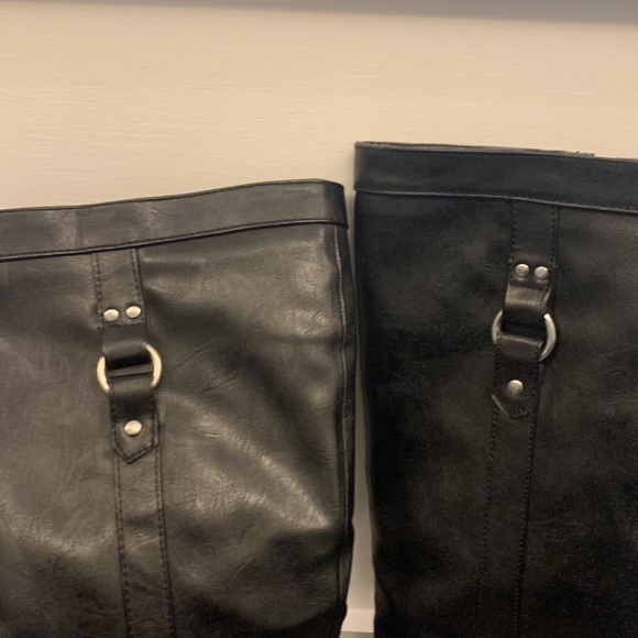 Black boots - Picture 4 of 9